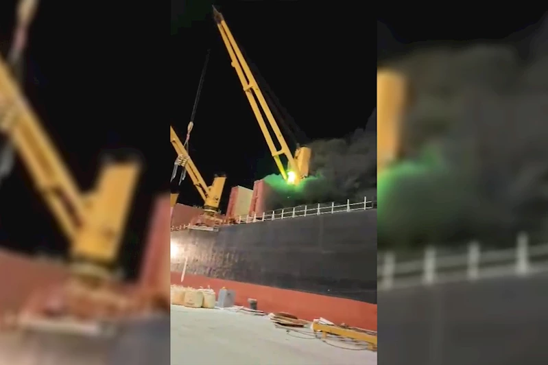 Yumurtalık ilçesi açıklarında limanda demirli gemide yangın