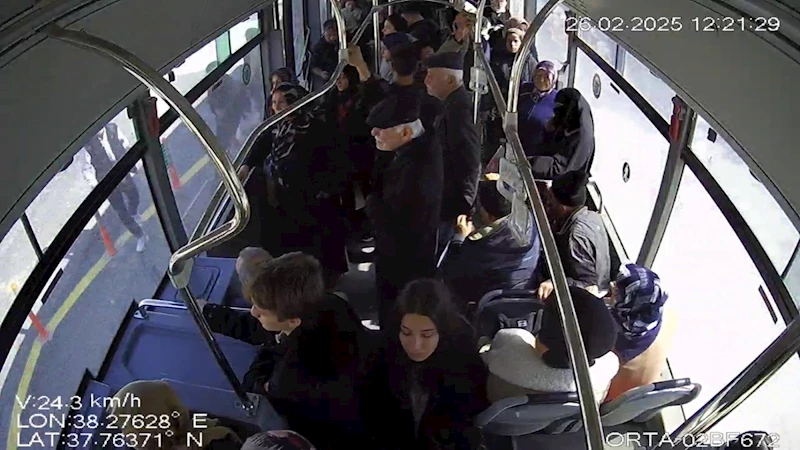 Otobüs sürücüsünün hastaneye yetiştirdiği yolcu hayatını kaybetti  - Videolu Haber