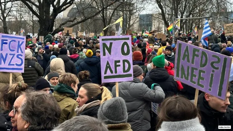 Berlin’de Göç ve Demokrasi İçin Protesto: “Almanya’nın Geleceği Tehlikede”