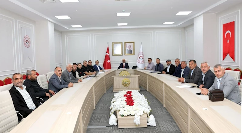 Vali Osman Varol, Köy Muhtarlarıyla Buluştu: çözüm odaklı istişare toplantısı gerçekleştirildi 