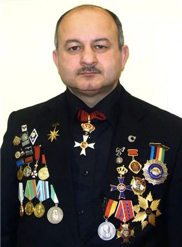 Azerbaycan Bilim Adamı ve Edebiyatçı Prof. Dr. Elçin İSGENDERZADE Kimdi?