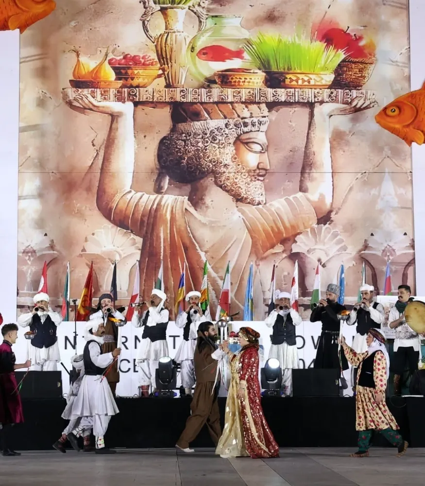 Nevruz Bayramı Tahran Azadi Kulesi