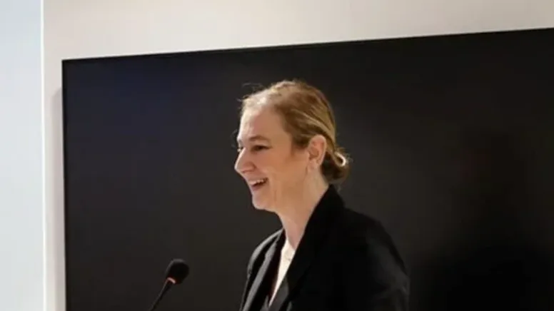 Dün sabah profesördü bugün lise mezunu oldu