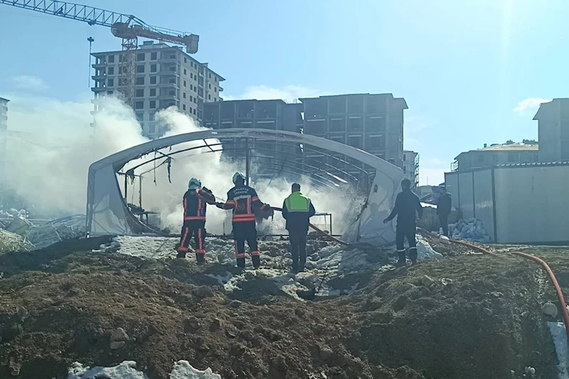 Rezerv alanda bulunan çadır depoda maddi hasarlı yangın