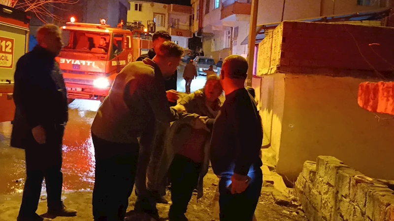 Binada çıkan yangında 10 kişi dumandan etkilendi  - Videolu Haber