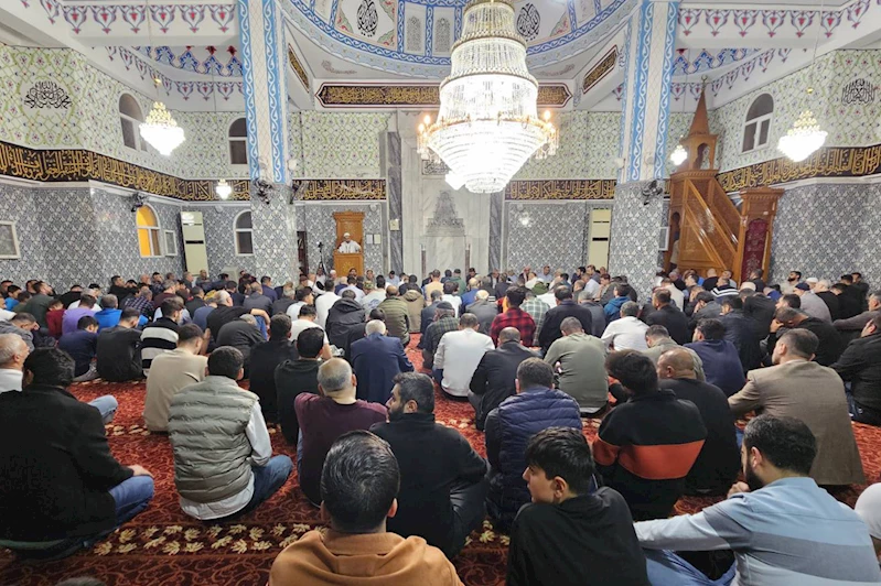 Cizre’de Kadir Gecesi’nde camiler doldu taştı