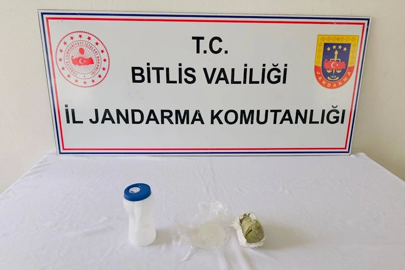 Bitlis’te yakalanan düzensiz göçmenlerin üzerinde uyuşturucu çıktı