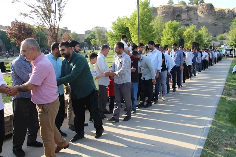 Bayram ziyaretleri toplumsal dayanışmayı güçlendiriyor