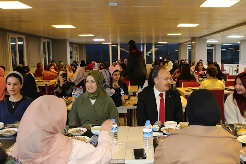 Siirt Valisi Dr. Kemal Kızılkaya, gençlerle iftar sofrasında bir araya geldi