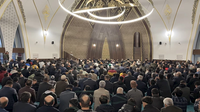 Adıyaman’da bayram sabahı binlerce kişi saf tuttu  - Videolu Haber