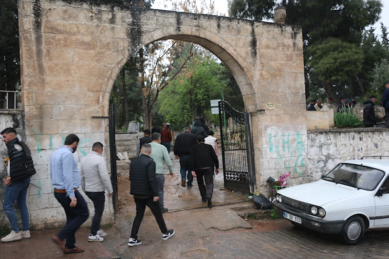 Bayramın ilk günü mezarlıklara yoğun ilgi