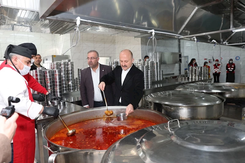 Adıyaman’da kazanlar ihtiyaç sahibi aileler için kaynıyor 