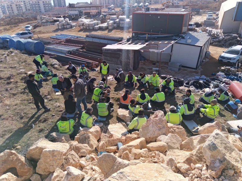 Adıyaman’da Kalıcı Deprem Konutları Şantiyesinde İş Bırakma Eylemi 