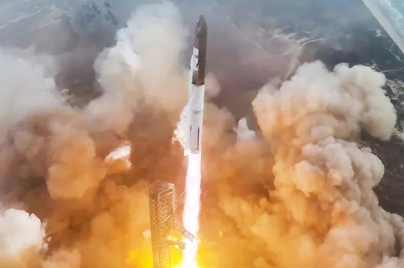 En güçlü uzay roketi olarak tanıtılan Starship, 8’inci testinde de patladı