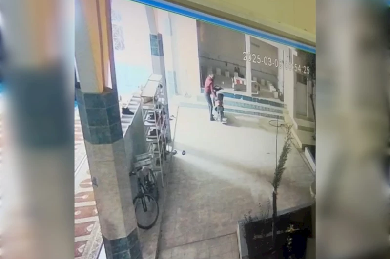Mardin’de cami imamının motosikleti çalındı: Hırsızlık anı kamerada