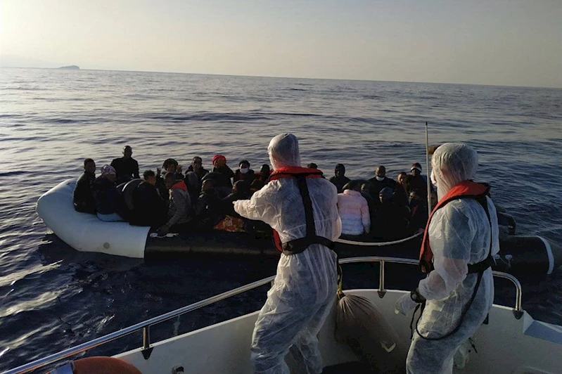 İzmir açıklarında düzensiz göçmen operasyonu