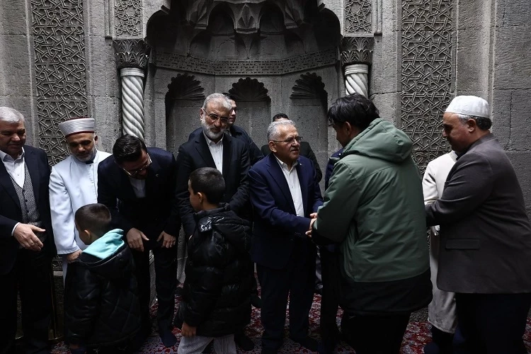 Memduh Büyükkılıç Kayserililerle bayramlaştı