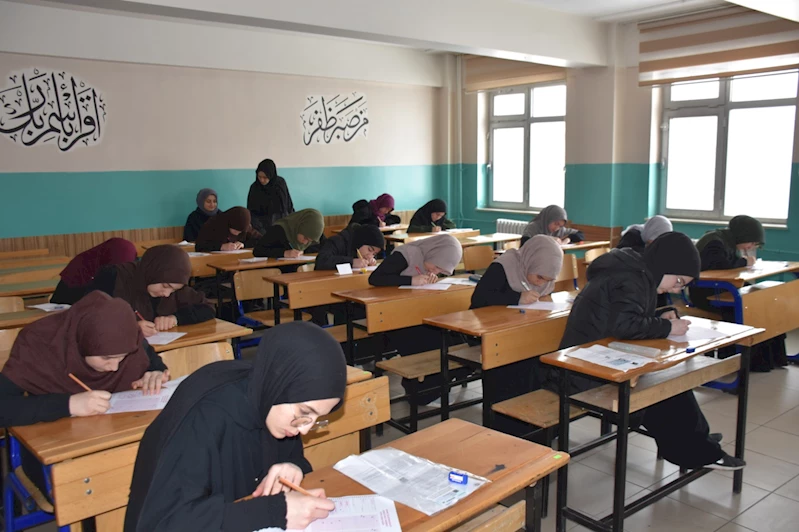 Bitlis’te Umre Ödüllü Bilgi Yarışması düzenlendi