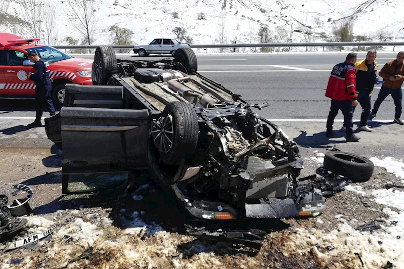 Kontrolden çıkan otomobil takla attı: 2