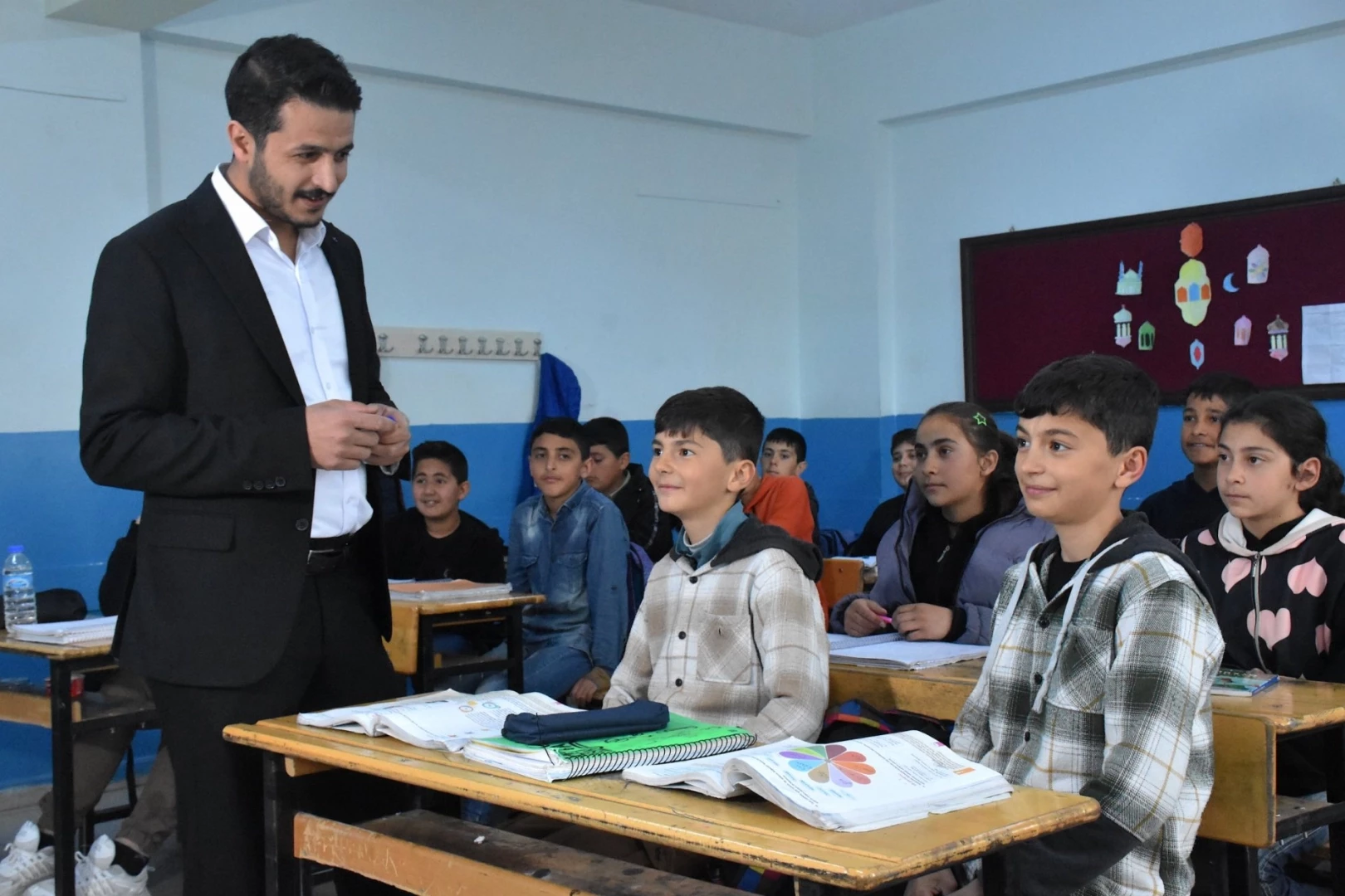 Vanlı öğretmen kardeşler aynı okulda geleceği şekillendiriyor