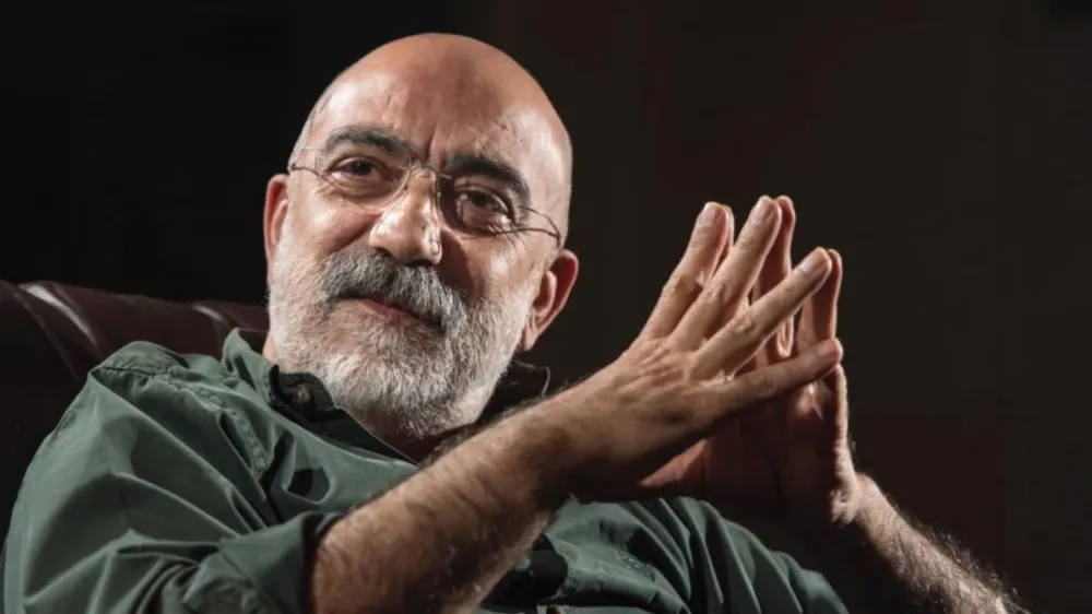 Dediğini yaptı Türkiye’yi sattı