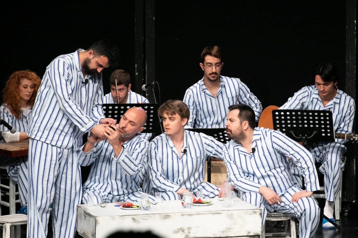 “Süleyman ve Öbürsüler” İzmirli tiyatroseverlerle buluştu