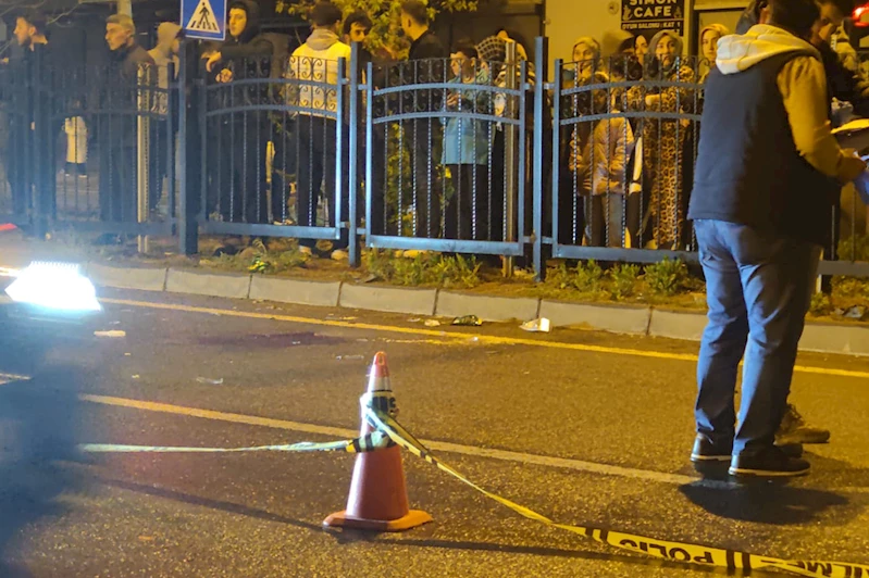 Yolun karşısına geçmeye çalışan üniversite öğrencisi genç kıza otomobil çarptı