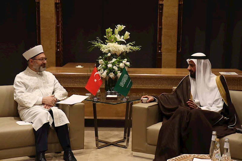 Erbaş, hac hazırlıkları için Medine’de görüşmelerde bulundu