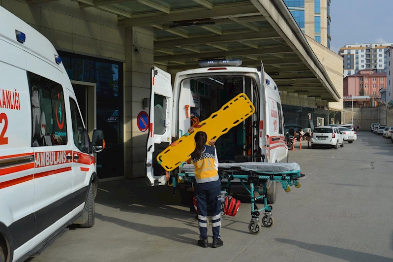 Kontrolden çıkarak takla atan otomobildeki 3 kişi yaralandı