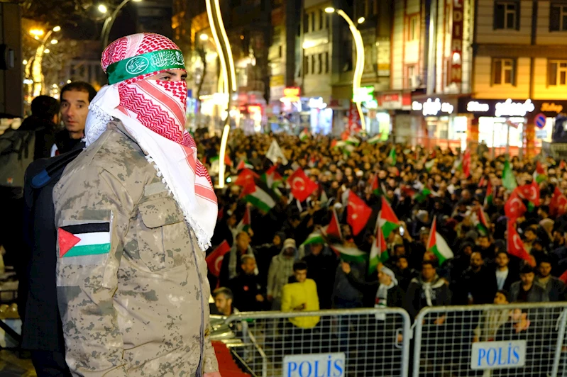 Van’da yağışa rağmen Gazze için geniş katılımlı eylem gerçekleştirildi