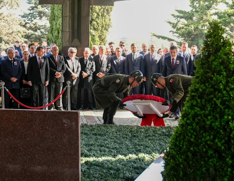 8. Cumhurbaşkanı Turgut Özal, vefatının 32. yılında mezarı başında anıldı 