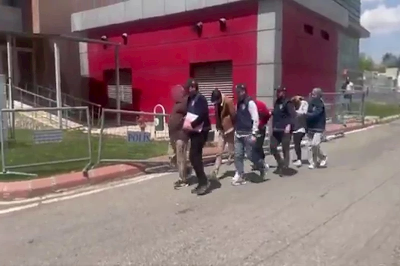 Görme engelli halasının ziynetlerini çalan şahıs ve arkadaşları yakalandı