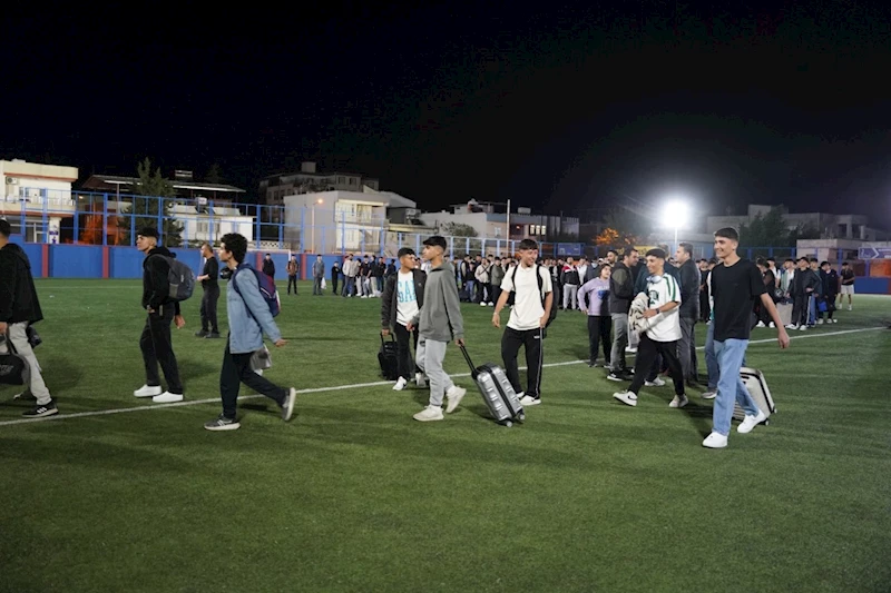 Depremzede gençler için umut ve dayanışma kampı: 500 kişilik kafile Mersin’e uğurlandı 