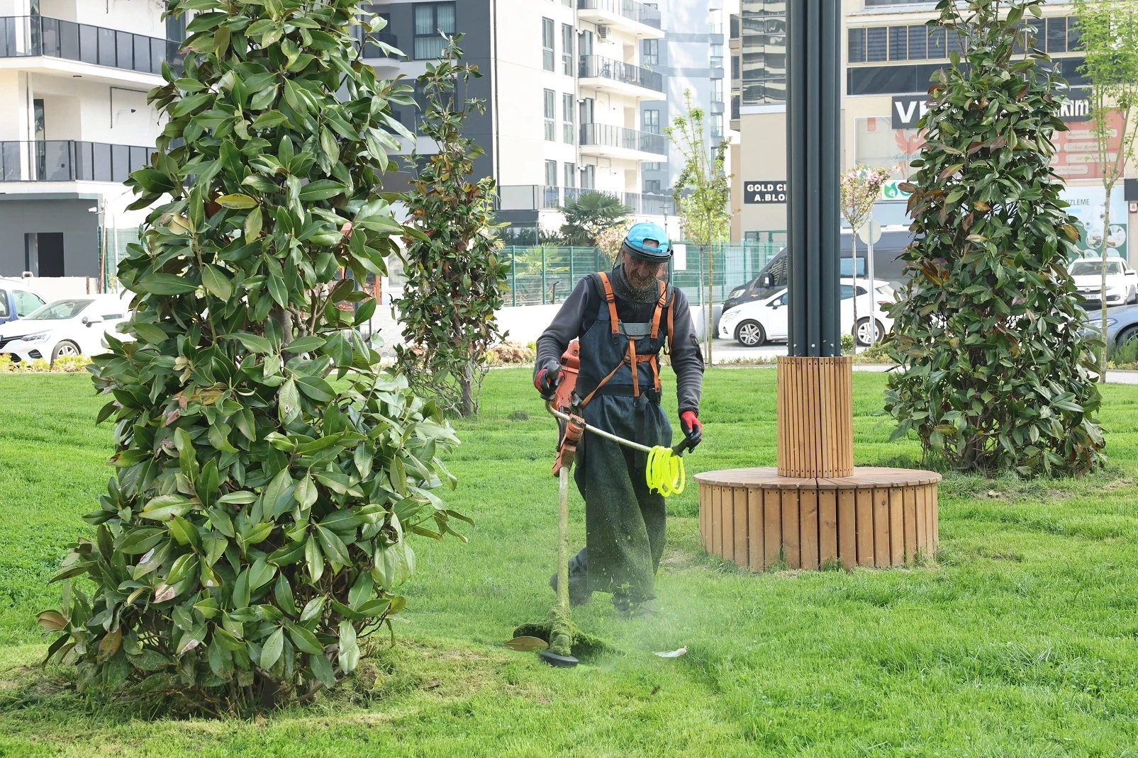 Bursa Nilüfer’in parklarında bahar temizliği