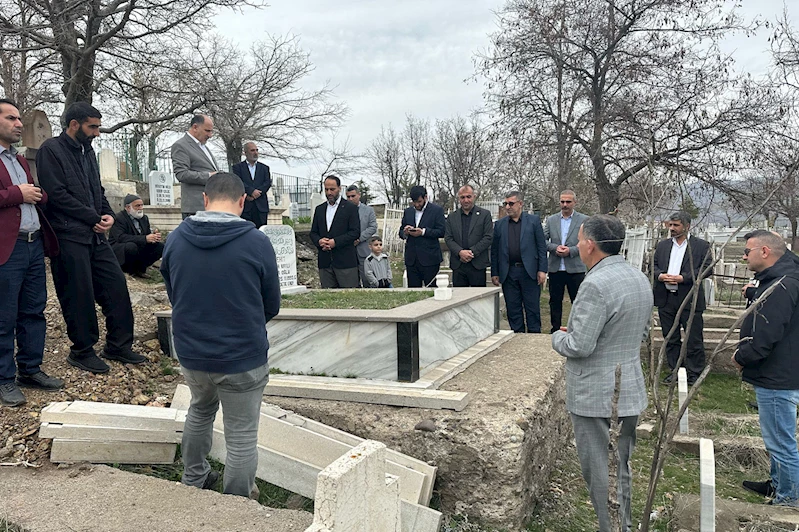 HÜDA PAR Bingöl İl Başkanlığı medrese şehitlerini kabirleri başında andı