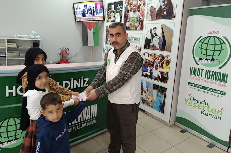 Küçük çocuklar, bayram harçlıklarını Gazze için bağışladı