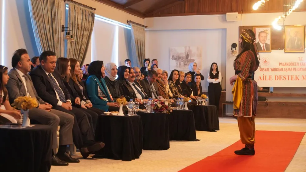 “Palandöken’in Eteğinde Türk Motifleri Defilesi” Büyük Beğeni Topladı