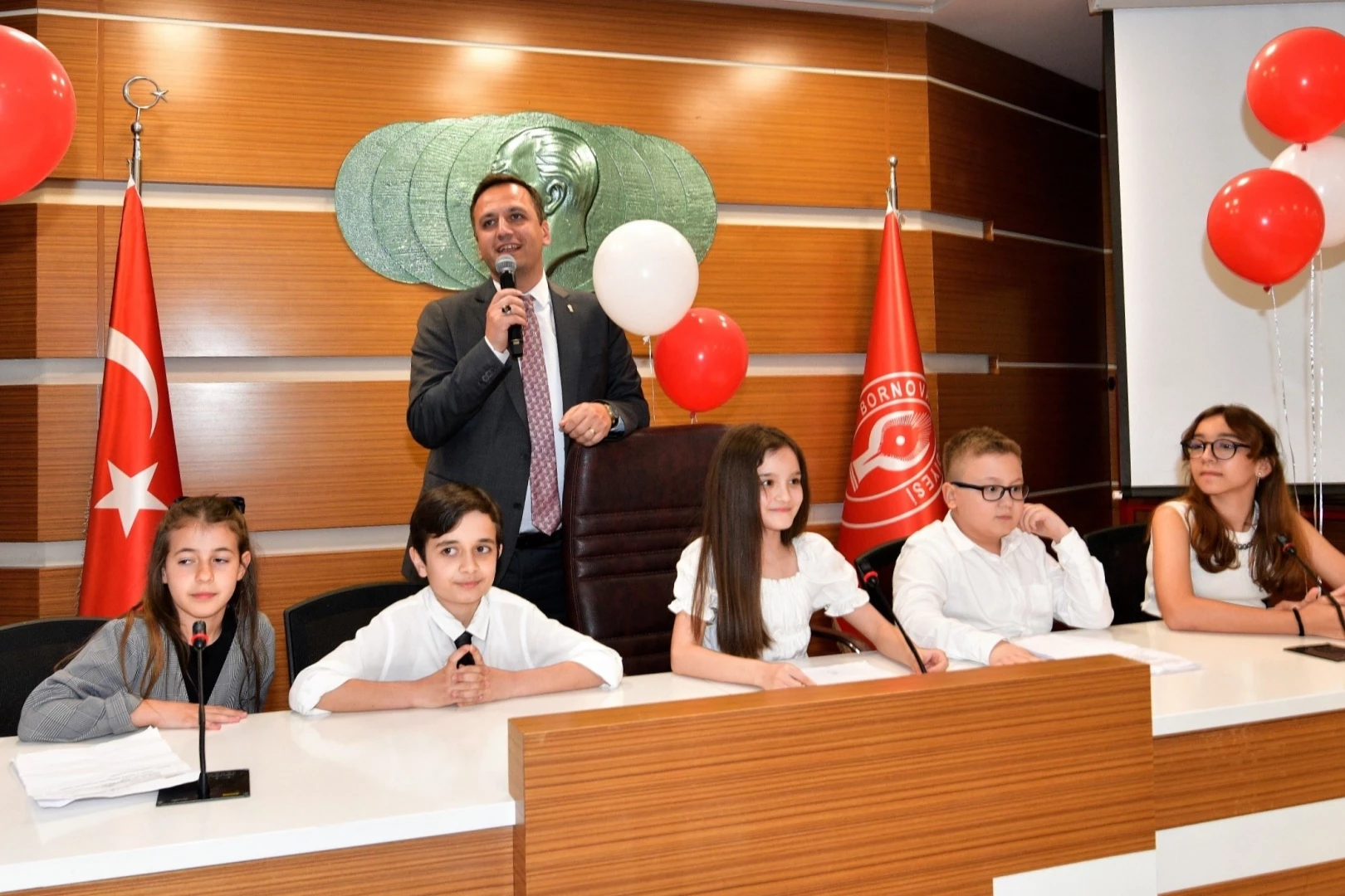 Bornovalı miniklerden Atatürk