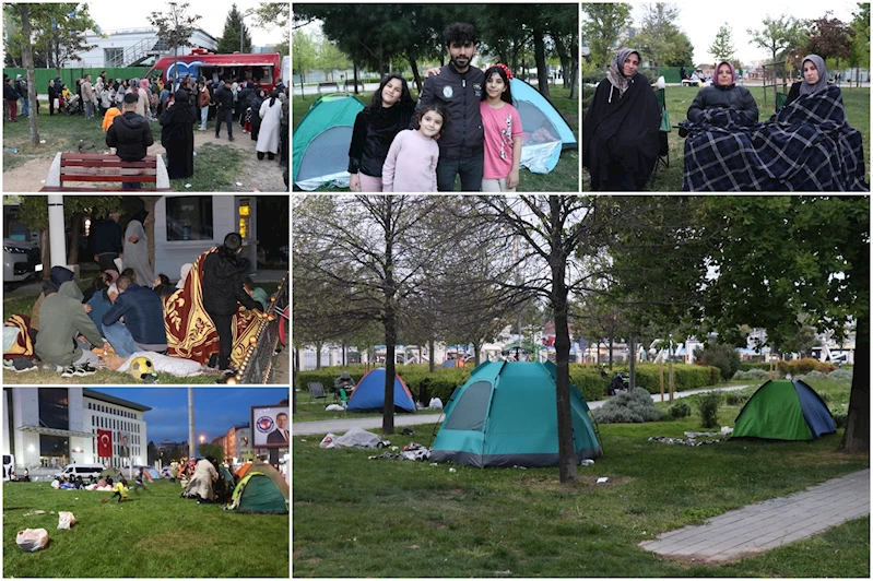 Deprem sonrası parklara akın eden halkın büyük çoğunluğu evlerine döndü