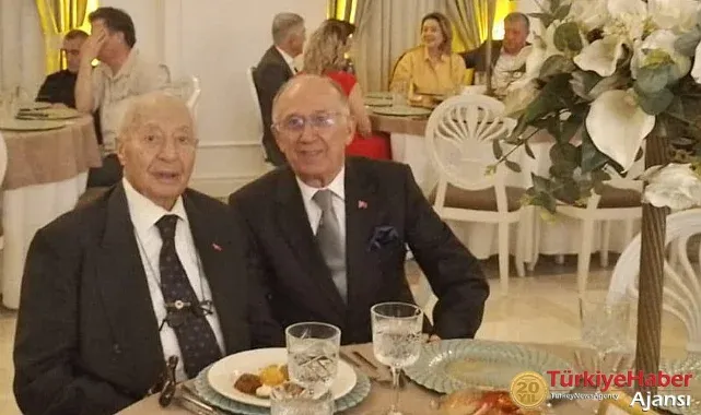 Emekli Valiler İle Emniyet Müdürleri Yemekli Toplantıda Buluştu