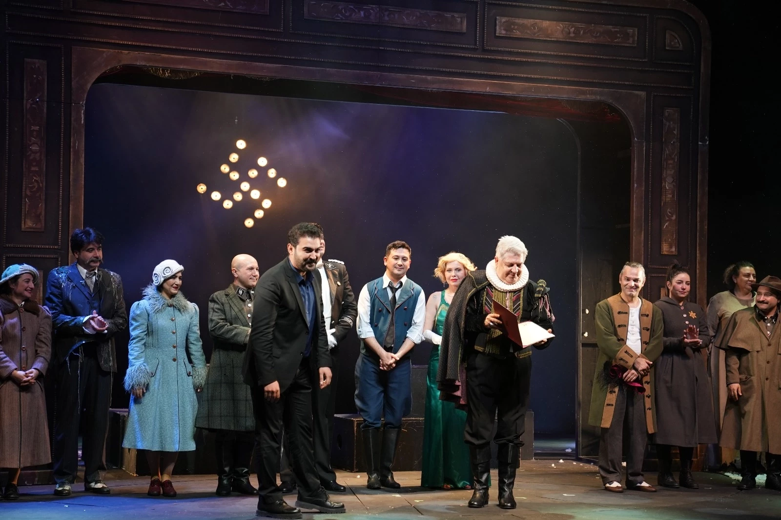 “Yaşamak mı Yoksa Ölmek mi?” Adana’da alkış topladı