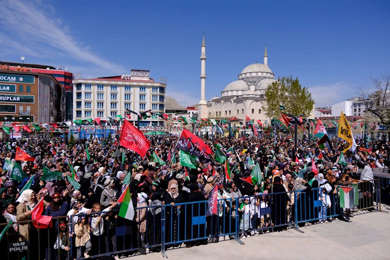 Van’da Mevlid-i Nebi coşkusu başladı: Peygamber sevdalıları meydanı aşk ve muhabbetle doldurdu