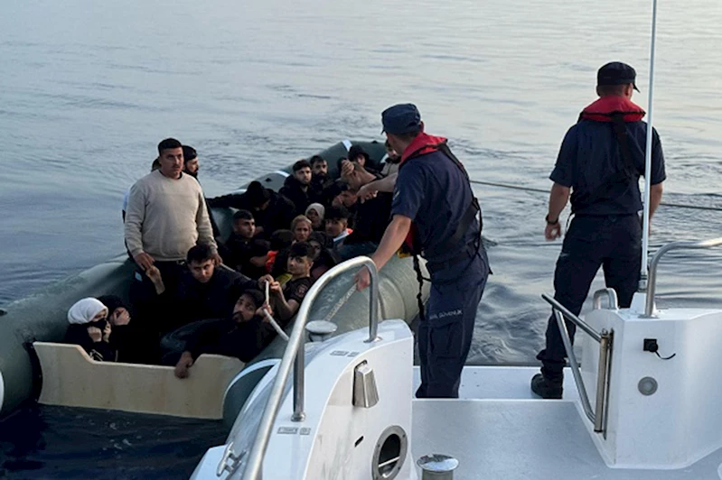İzmir açıklarında 22 düzensiz göçmen kurtarıldı