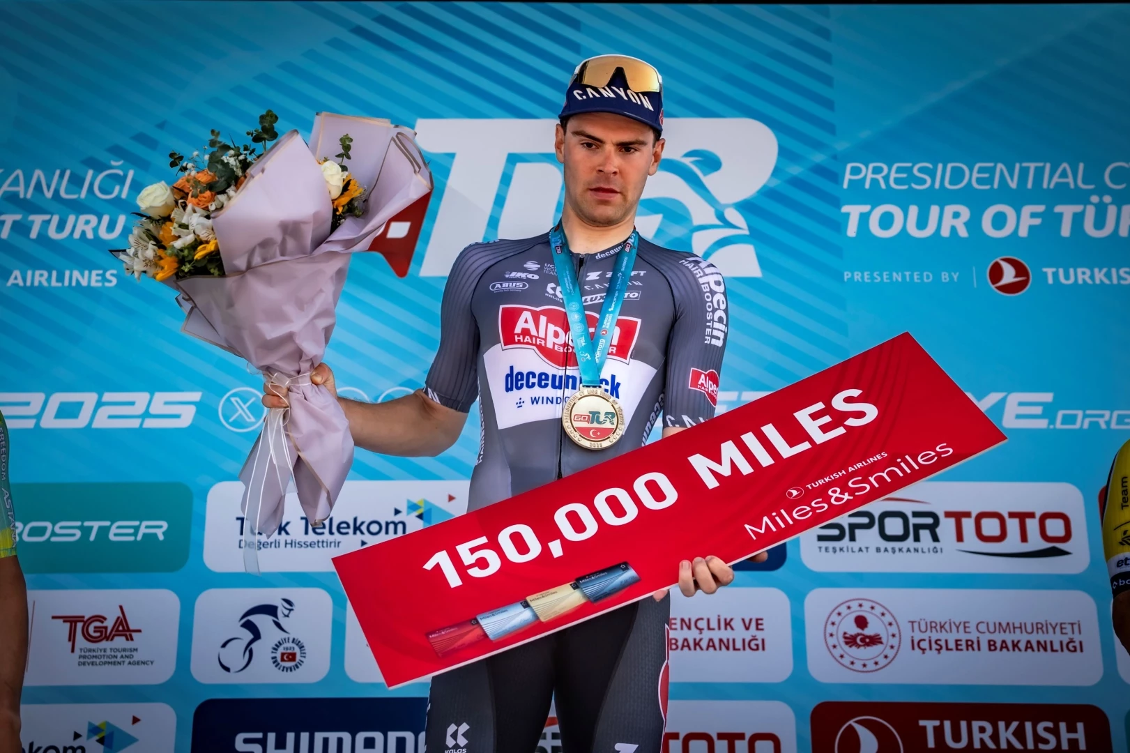 60. turda ilk etabı Simon Dehairs kazandı