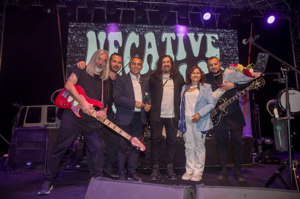 MANAVGAT, AKDENİZ’İN İKİ YAKASINDAN YÜKSELEN ŞARKILARLA ŞENLENDİ