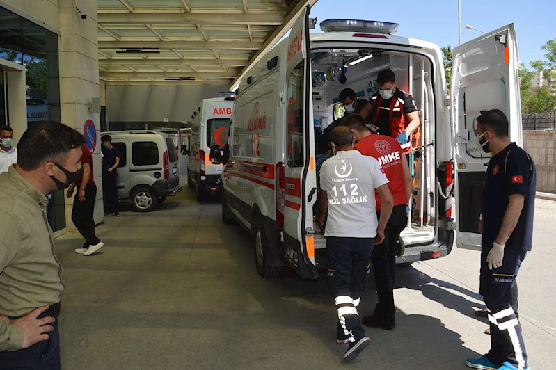 Araç refüje çarptı: Bir yaralı