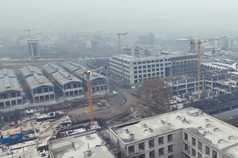 Yarım asırlık esnafının tek hayali depremde yıkılan yeni işyerine kavuşmak