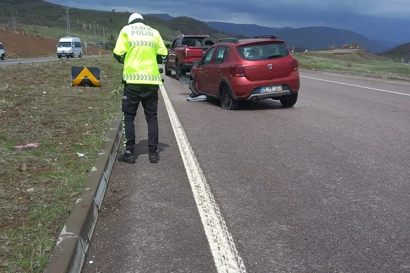 Bingöl-Erzurum kara yolunda maddi hasarlı kaza