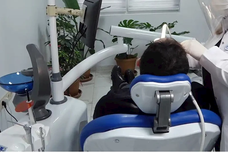 Diş eti çekiliyorsa kemik de eriyordur!