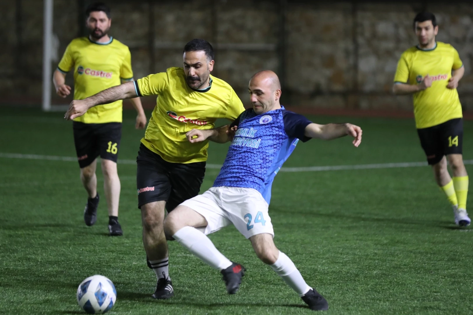 Bursa Gemlik Emek Turnuvası iki maçla başladı